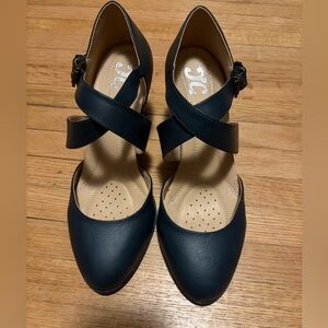 Journee Collection Elegant Navy Blue Women's Shoes sz 7.5